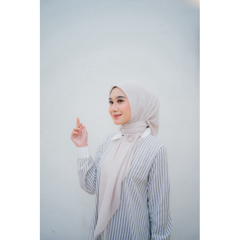 Lily Voal Square Nameera Style Kerudung Segi Empat